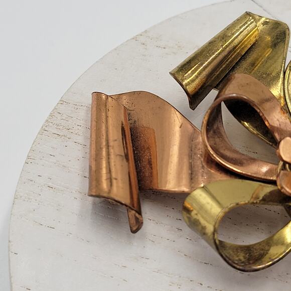 Vintage Two Tone Copper & Gold Ribbon Flower Brooch Pin Yellow Faux Pearl Stone - Picture 11 of 12